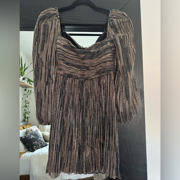 Saylor metallic dress size S - Picture 4 of 4